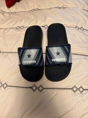 Kids Dallas Cowboys Slides size 2/3